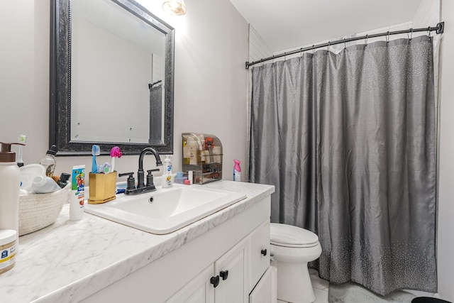 full bath featuring toilet, a shower with shower curtain, and vanity