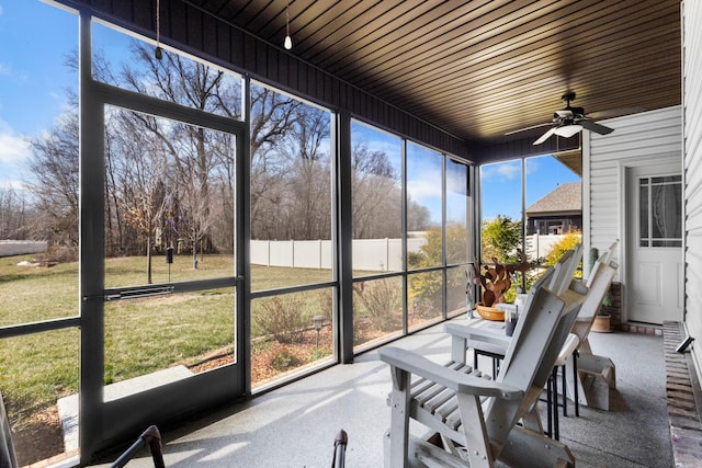 sunroom / solarium featuring a ceiling fan