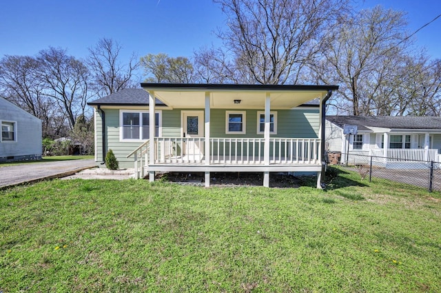 view of front of property featuring a porch, a front yard, and fence