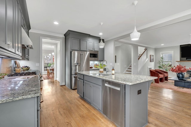 kitchen featuring under cabinet range hood, appliances with stainless steel finishes, gray cabinets, and a sink