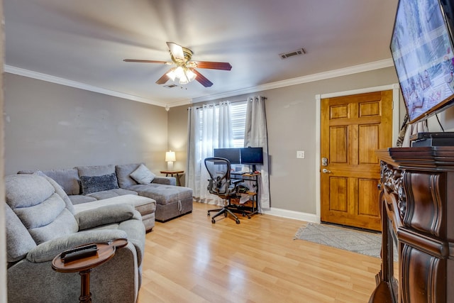 living room with a ceiling fan, baseboards, visible vents, light wood finished floors, and crown molding