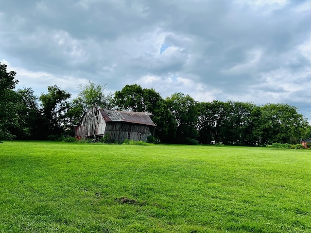 view of yard with a barn and an outbuilding