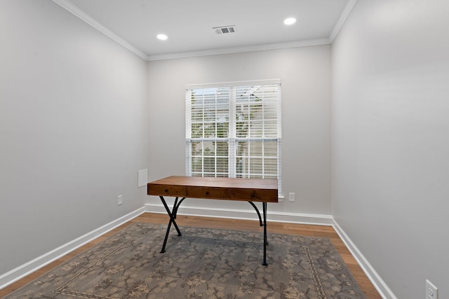 office area featuring recessed lighting, baseboards, crown molding, and wood finished floors