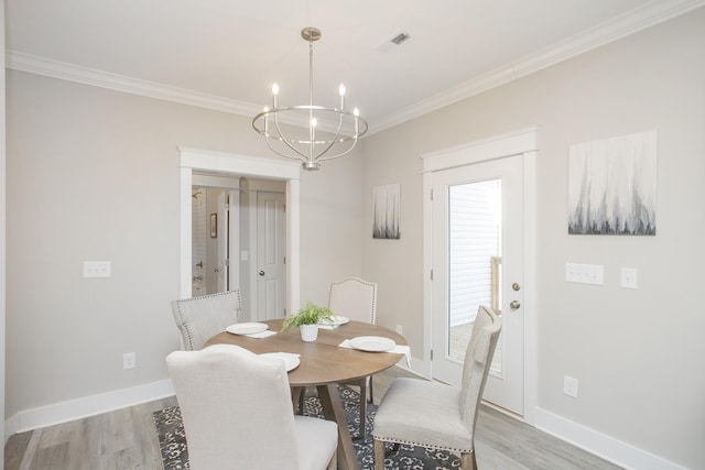 dining space featuring light wood finished floors, baseboards, visible vents, and ornamental molding