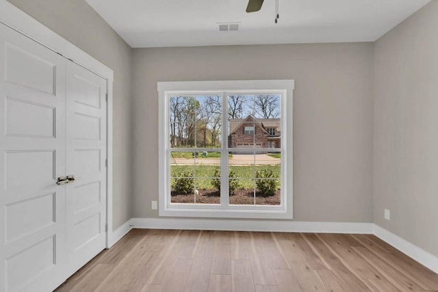 919 Licinius Ln, Murfreesboro, TN 37128 - entryway with light wood-type flooring, ceiling fan, baseboards, and visible vents