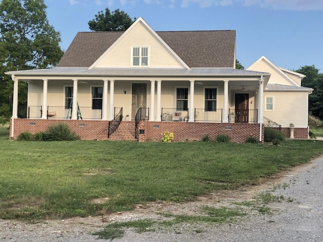 country-style home featuring covered porch and a front lawn