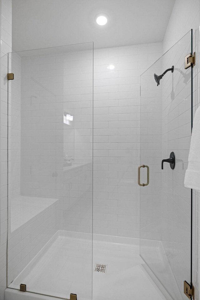 full bathroom featuring a shower stall