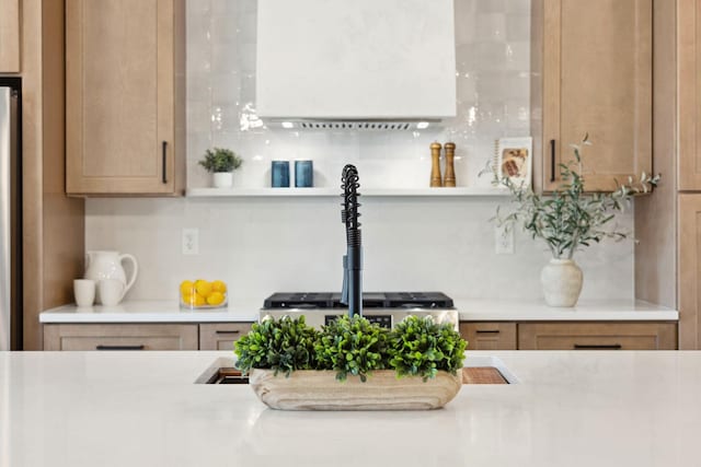 details with open shelves, range, tasteful backsplash, and light countertops