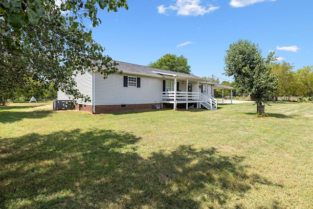 view of front of home with a porch, crawl space, and a front yard