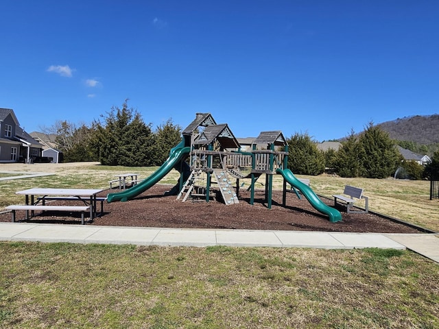 8858 Silver Maple Dr, Ooltewah, TN 37363 - communal playground with a yard