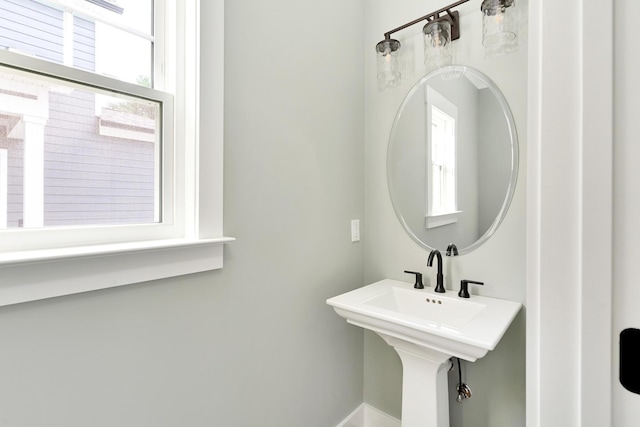 bathroom featuring a sink