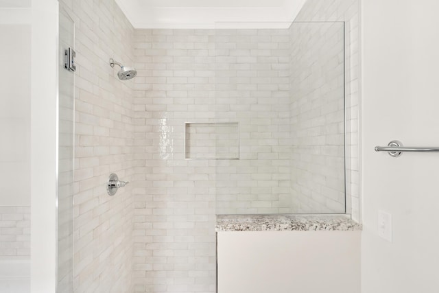 full bathroom featuring a tile shower