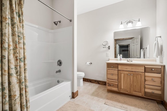 bathroom with shower / bath combination with curtain, baseboards, vanity, and toilet