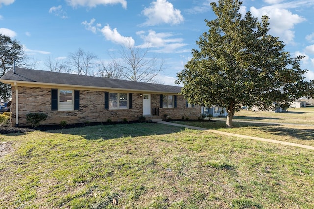 ranch-style house featuring a front lawn and brick siding