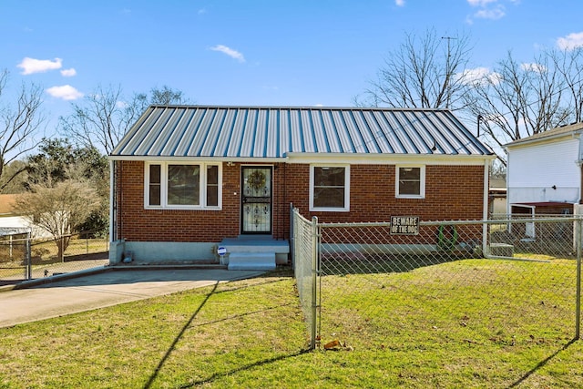 view of front of house featuring brick siding, concrete driveway, metal roof, fence, and a front lawn