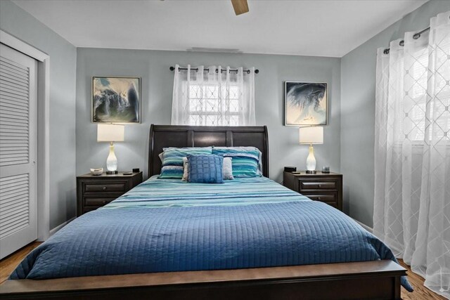 bedroom featuring ceiling fan, wood finished floors, and baseboards