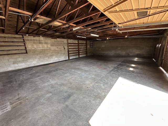 garage featuring concrete block wall