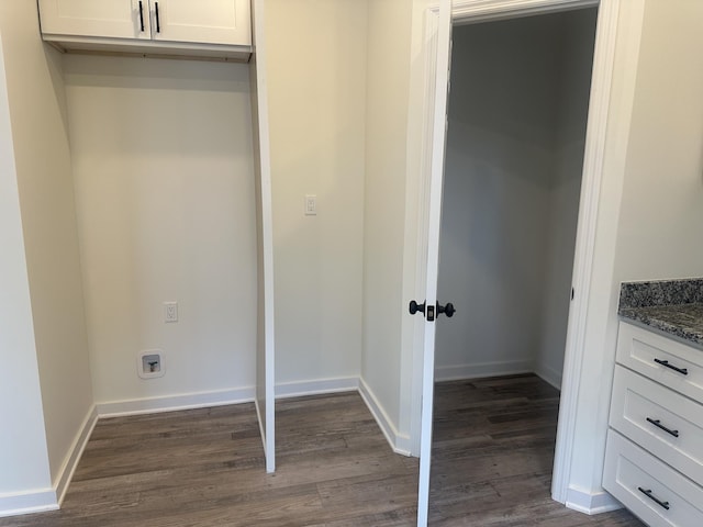 washroom featuring dark wood-style flooring, baseboards, and laundry area