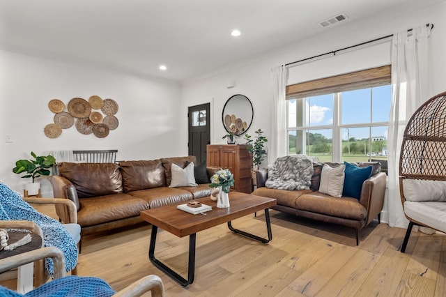 living room with light wood-style floors, visible vents, and recessed lighting