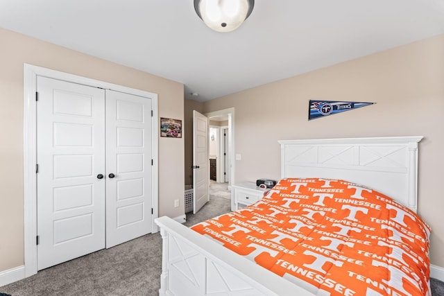 bedroom with a closet, baseboards, and carpet flooring