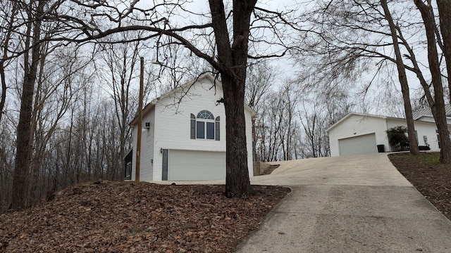 view of front of property with an outdoor structure