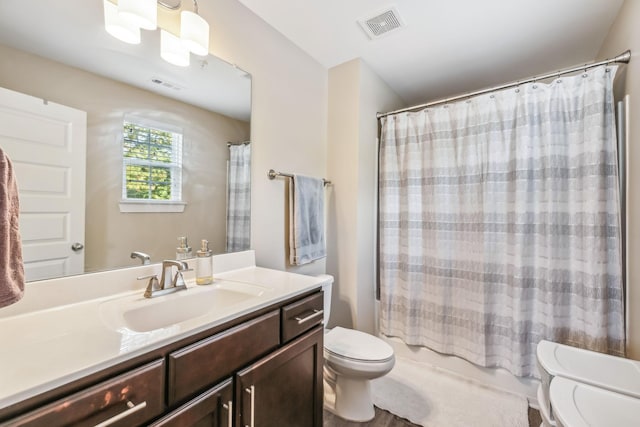 full bathroom featuring toilet, shower / bathtub combination with curtain, visible vents, and vanity