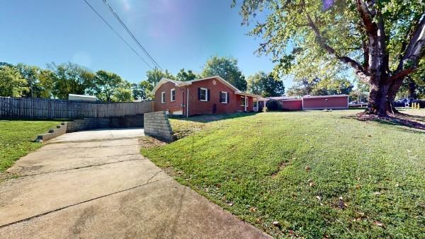 view of yard featuring fence