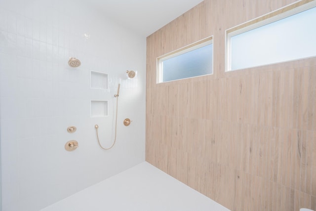 full bathroom featuring a tile shower