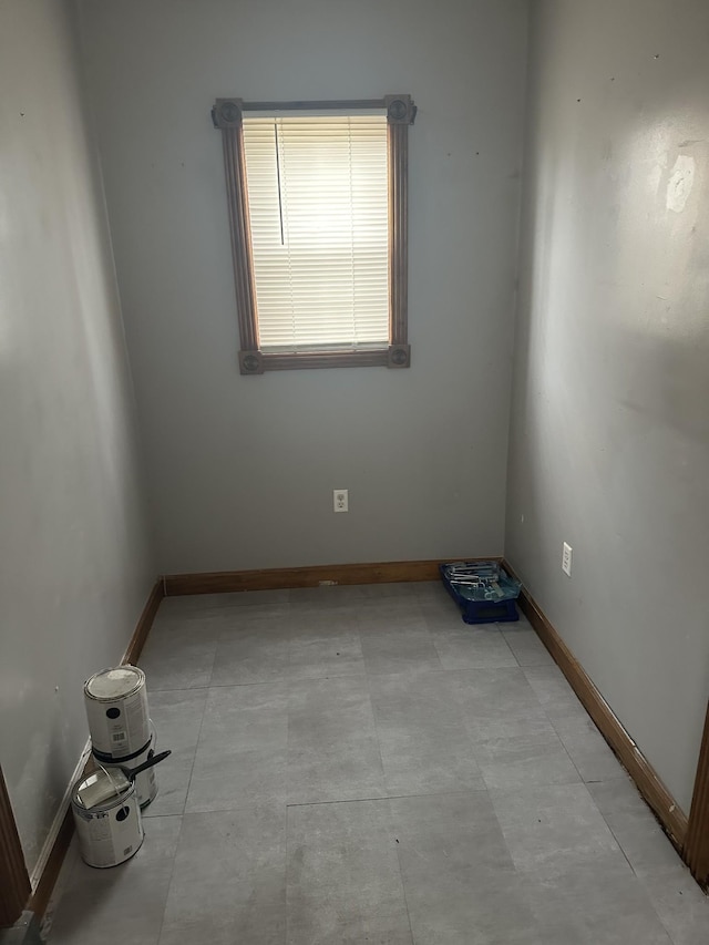 26 Central Ave, Tullahoma, TN 37388 - empty room featuring baseboards