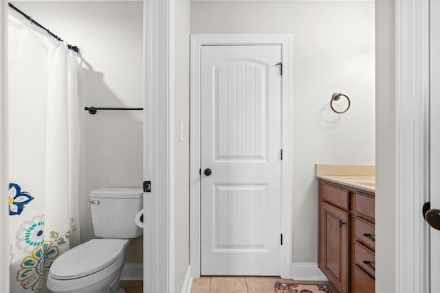 full bathroom with toilet, tile patterned flooring, vanity, and baseboards