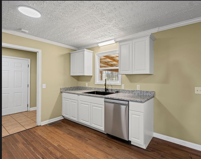 kitchen featuring dark wood-style floors, crown molding, visible vents, stainless steel dishwasher, and a sink