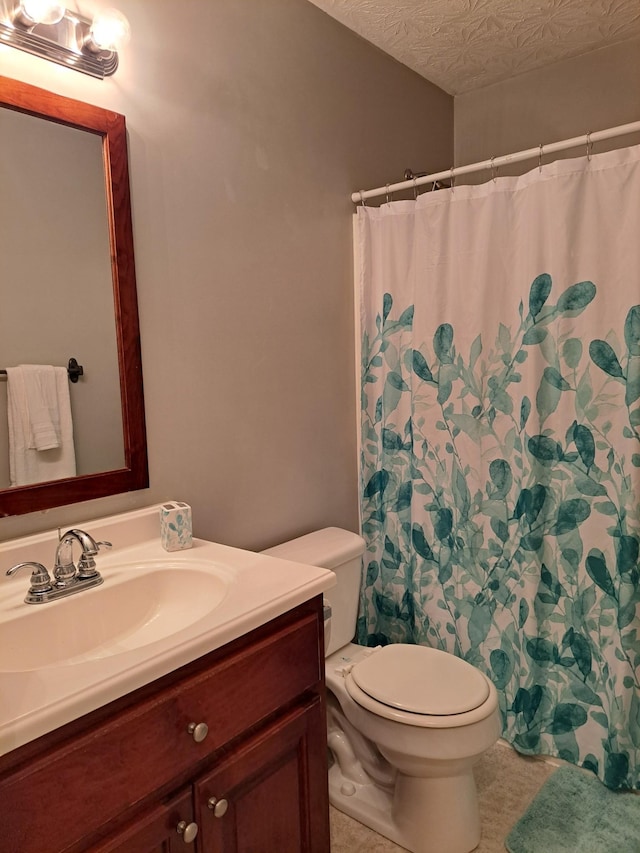 bathroom with toilet, a shower with curtain, a textured ceiling, and vanity