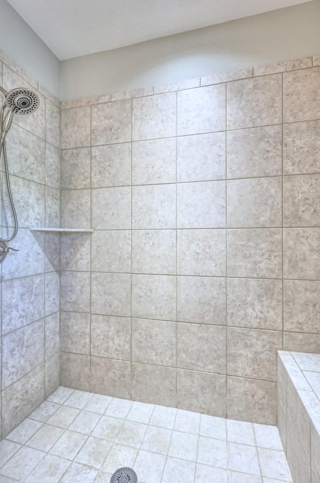 bathroom featuring tiled shower