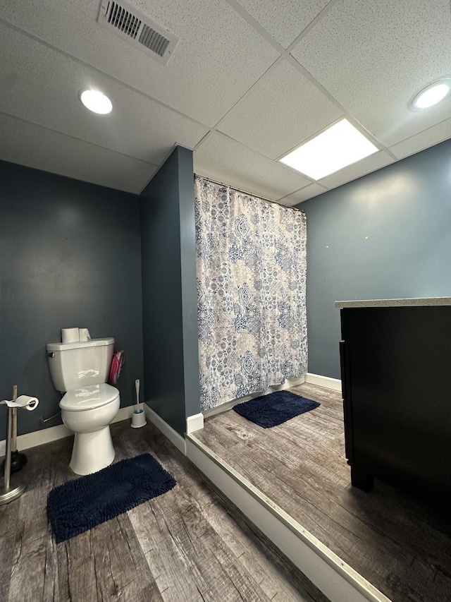 579 Old Celina Rd, Allons, TN 38541 - bathroom featuring baseboards, visible vents, toilet, and wood finished floors