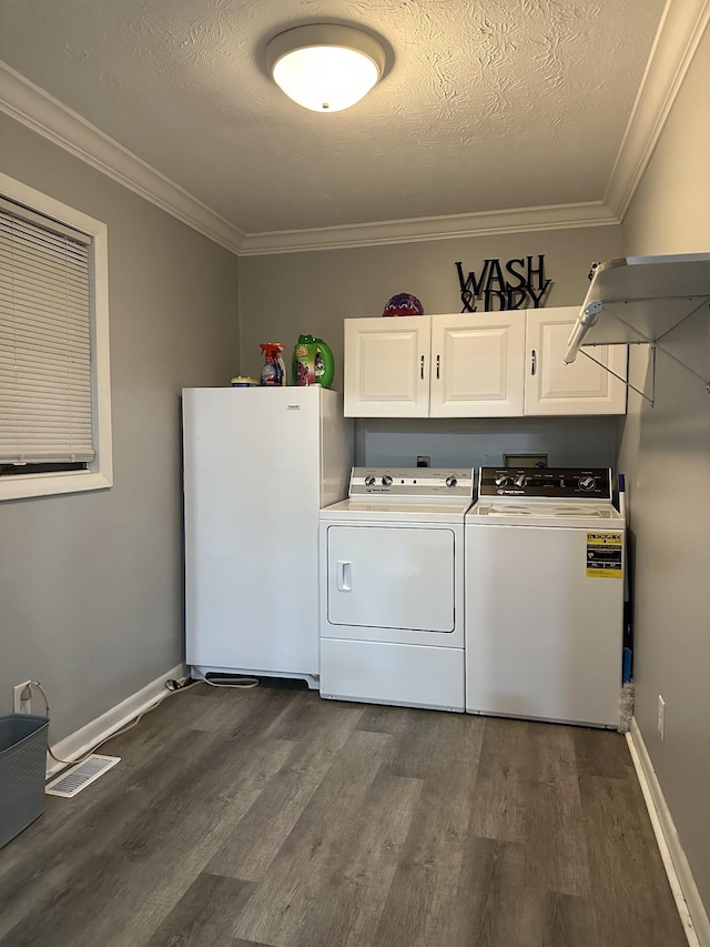 579 Old Celina Rd, Allons, TN 38541 - laundry room featuring cabinet space, dark wood-style floors, ornamental molding, independent washer and dryer, and a textured ceiling