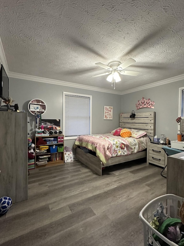 579 Old Celina Rd, Allons, TN 38541 - bedroom featuring crown molding, a textured ceiling, a ceiling fan, and wood finished floors