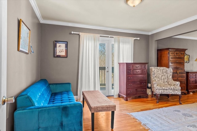 living room featuring wood finished floors and crown molding