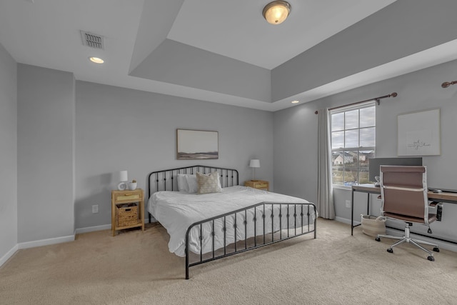 bedroom featuring carpet floors, visible vents, baseboards, and recessed lighting