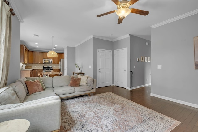 living room with crown molding, recessed lighting, dark wood-type flooring, a ceiling fan, and baseboards