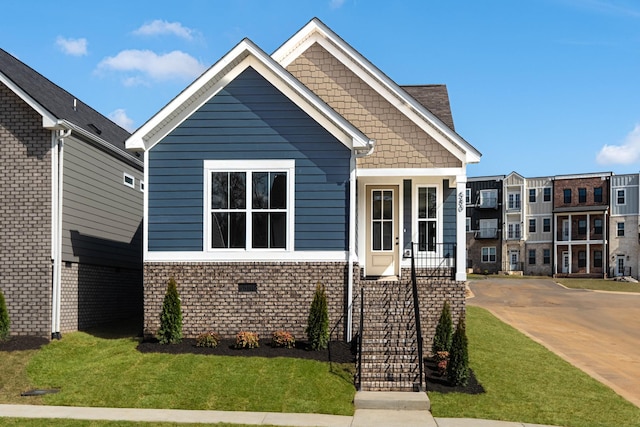 view of front of property with a front lawn