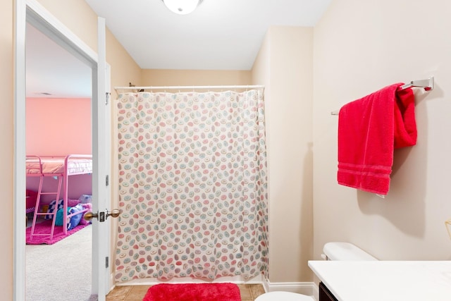 full bath featuring curtained shower, vanity, and toilet