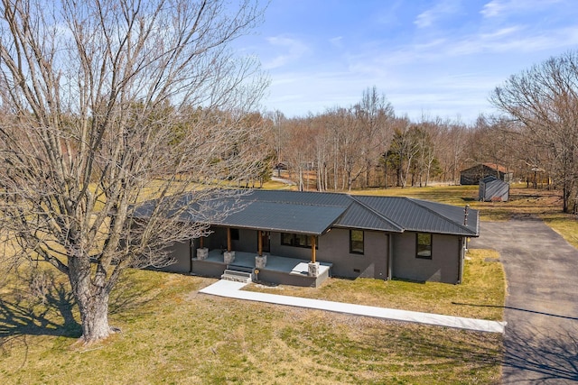 view of front facade featuring a front yard and metal roof