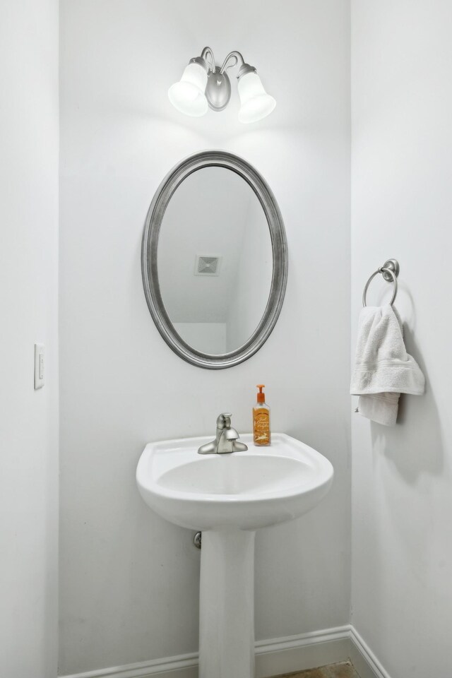 bathroom with baseboards and visible vents