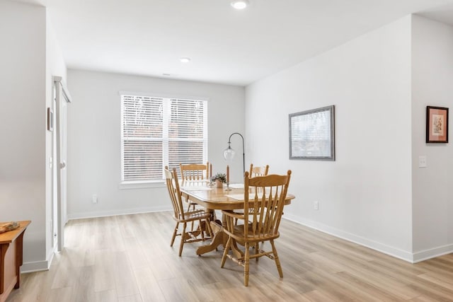 dining room featuring recessed lighting, light wood-style flooring, and baseboards