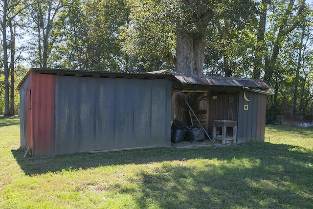 view of pole building with a lawn