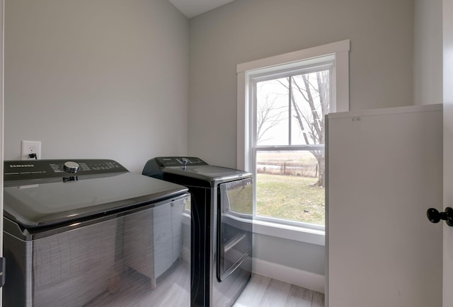 laundry room featuring laundry area, baseboards, and washer and clothes dryer