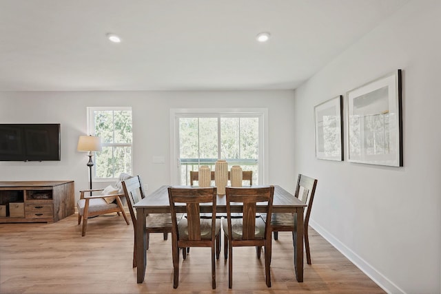 dining room featuring light wood-type flooring, baseboards, and recessed lighting