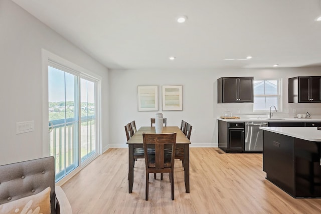 dining room featuring recessed lighting, light wood-style flooring, and baseboards