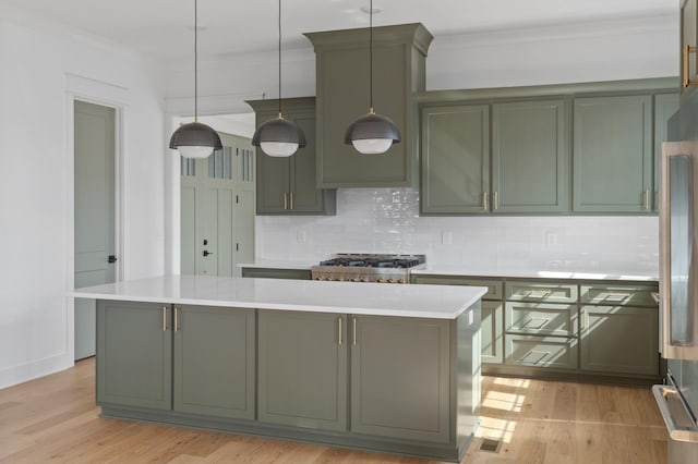 kitchen featuring green cabinetry, crown molding, and light wood finished floors