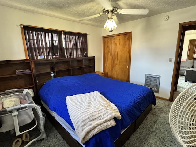 bedroom with carpet floors, a closet, a textured ceiling, and heating unit